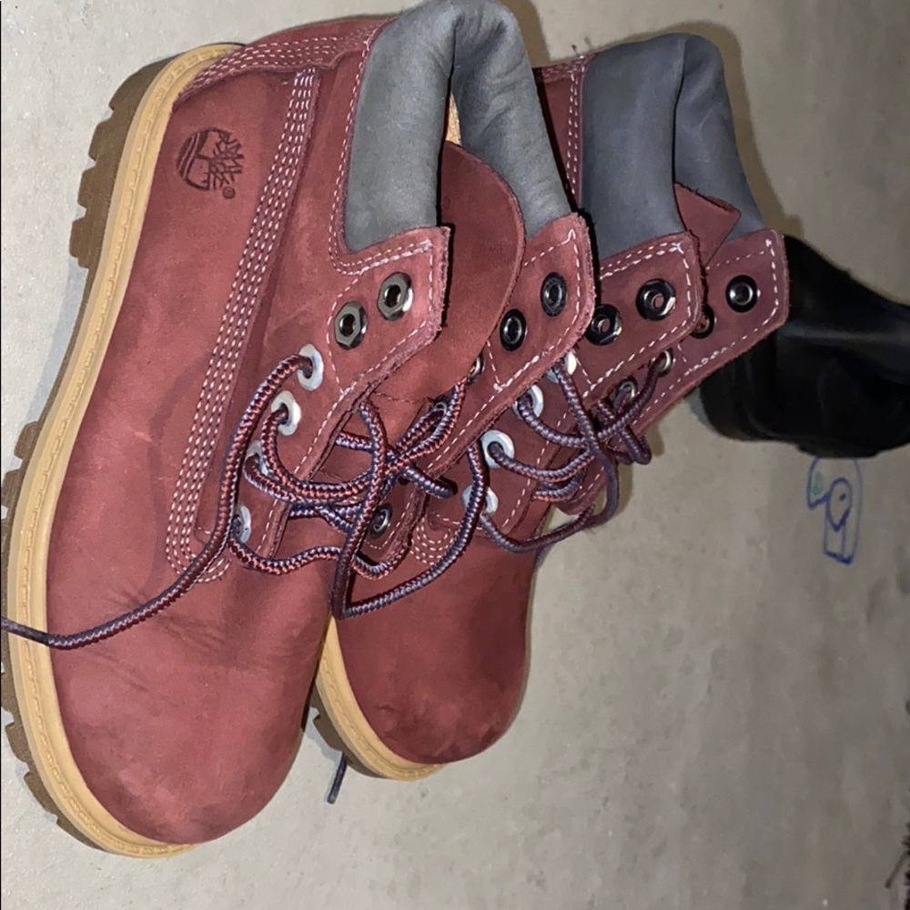 Maroon timbs